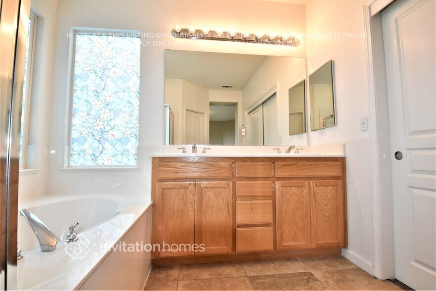 Building Photo - 1009 Foxfire Dr