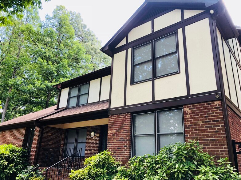 Great front façade to welcome your guests. - 3 Tyrol Ct