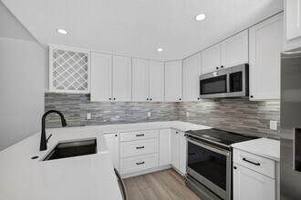 Building Photo - 2101 21st Way
