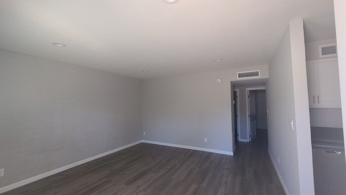 Building Photo - 5709 N 8th Pl