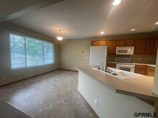 Building Photo - 2309 Aberdeen Dr