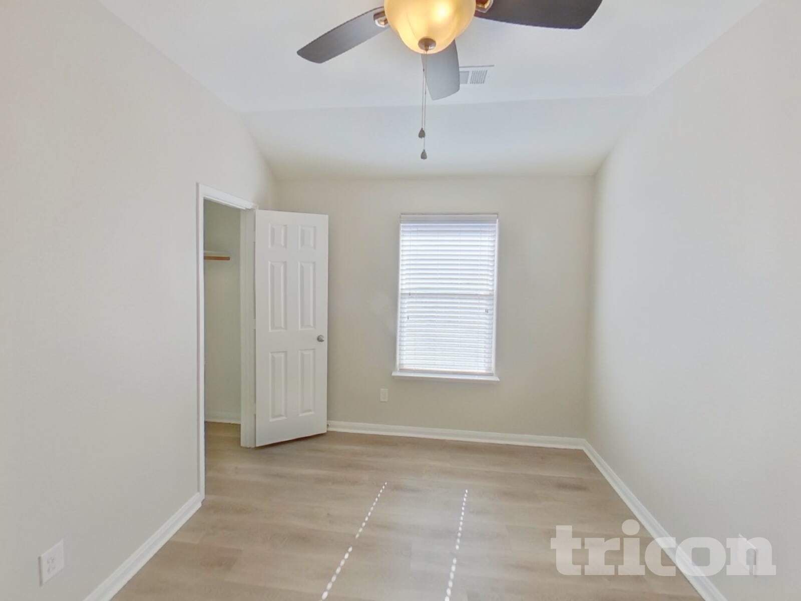 Building Photo - 825 Hawthorne Rd