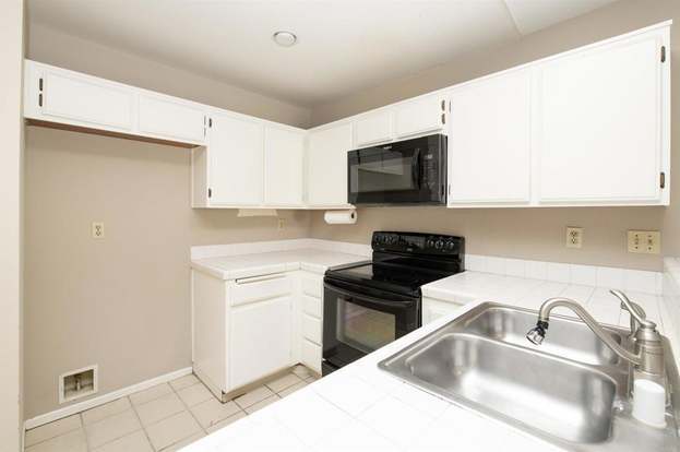 Building Photo - 2425 Cranston Dr