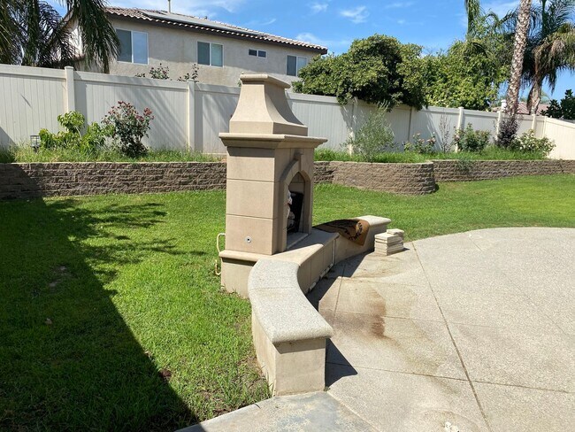 Building Photo - Beautiful Home in Gated Community!