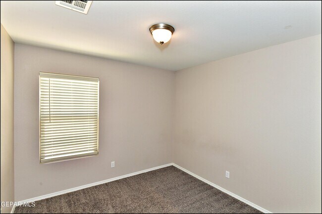 Building Photo - 963 Aircoupe Way