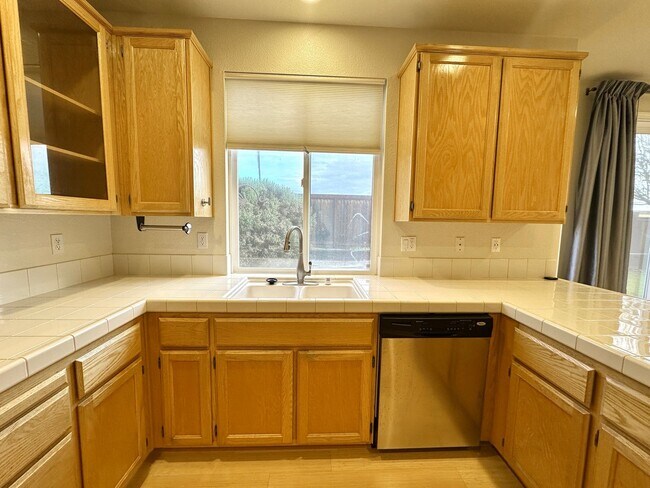 Building Photo - Coming Soon! Charming 3-Bedroom Hamilton Home