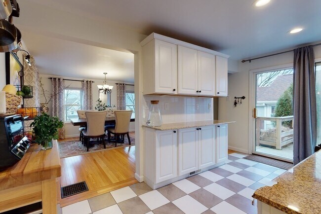 Building Photo - 37 Marivista Ave