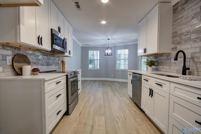 Building Photo - 205 Jarrett Ln