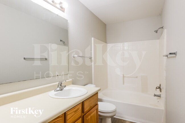 Building Photo - 1319 Freemont Ln