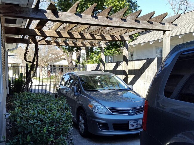 Building Photo - 1018 Highland St