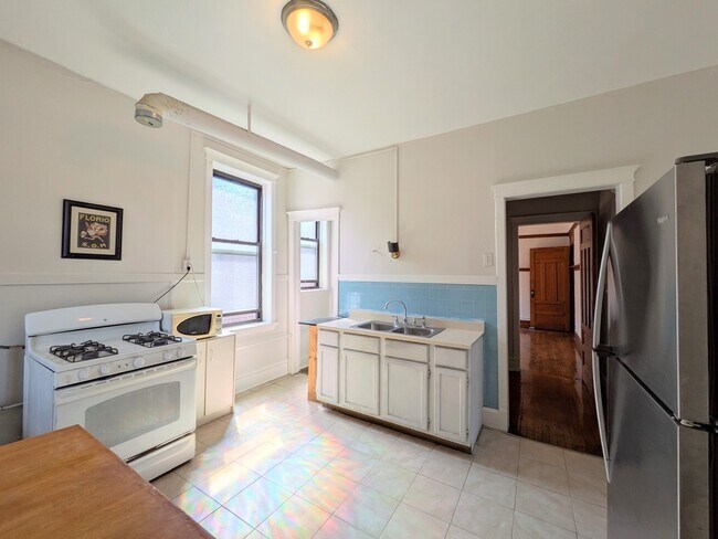 Building Photo - 4943 N Winthrop Ave