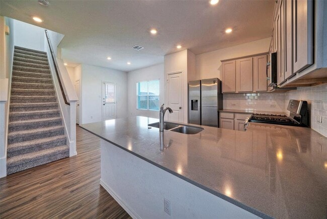 Building Photo - 3201 Ancira Pl