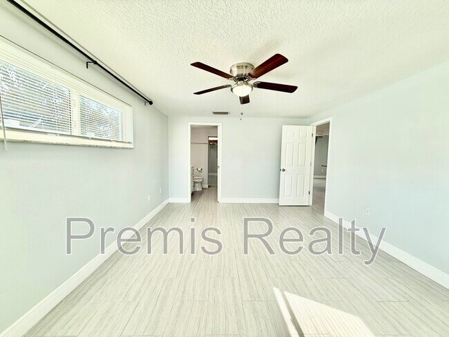 Building Photo - 11950 107th Ave N