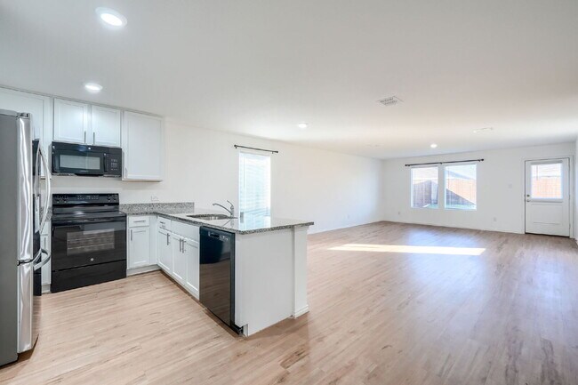 Building Photo - Well-Maintained Home in Princeton – Comfortable Living in a Growing Area