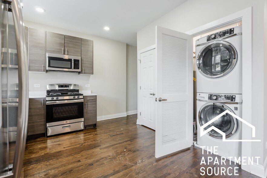 Building Photo - 2238 N Sawyer Ave