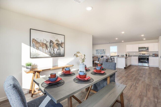 Building Photo - 2400 Tapatio Dr