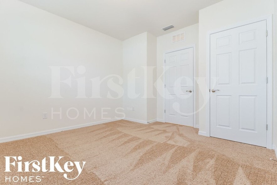 Building Photo - 2718 SW 8th Ct