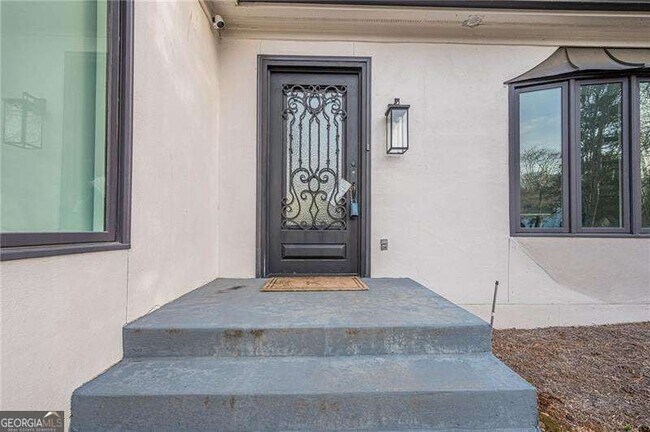 Building Photo - 4562 Columns Dr SE