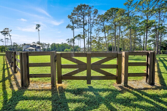 Building Photo - 11231 Ira Ln