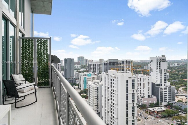 Building Photo - 690 SW 1st Ct