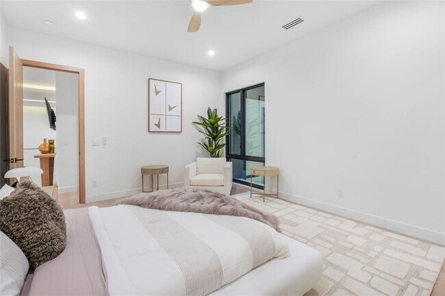 Building Photo - 1736 Cox Rd