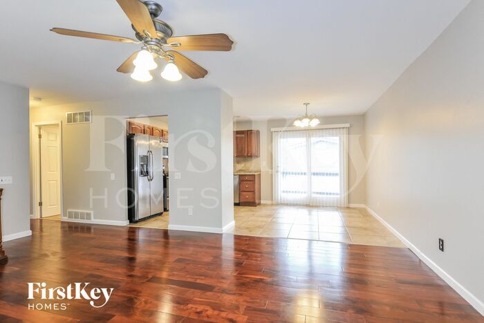 Building Photo - 1562 Glenage Dr