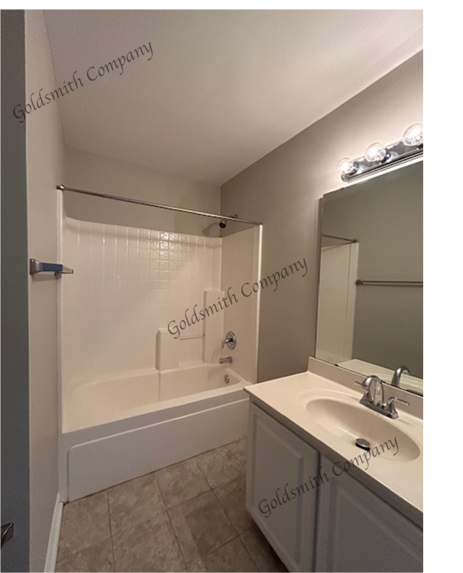 Building Photo - "Spacious 4-Bed Oasis with 2.5 Baths on Collingsworth Lane"