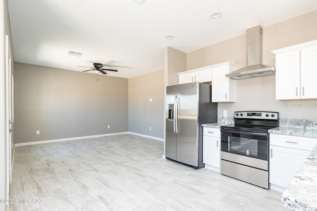 Building Photo - 2467 S Campbell Ave