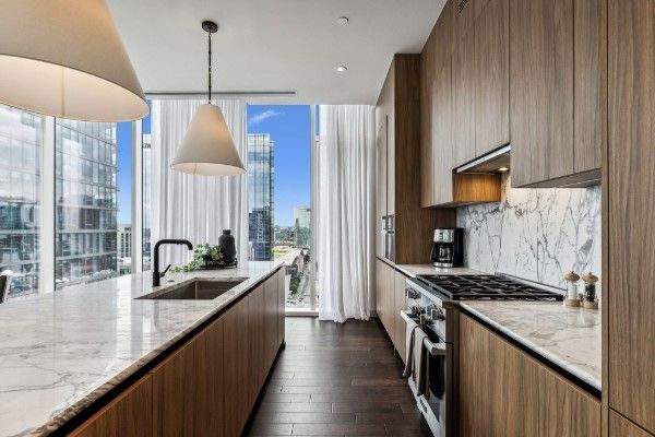 Building Photo - 160 2nd Ave S