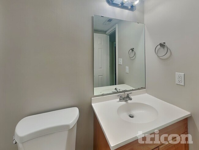 Building Photo - 25 Suncrest Dr