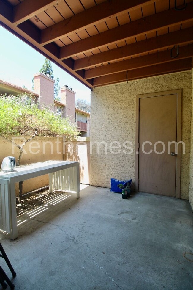 Building Photo - 12051 Alta Carmel Ct