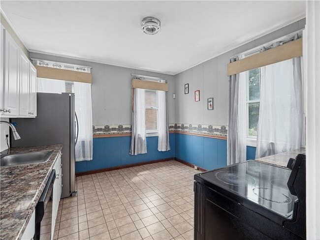 Building Photo - 2501 2nd Ave