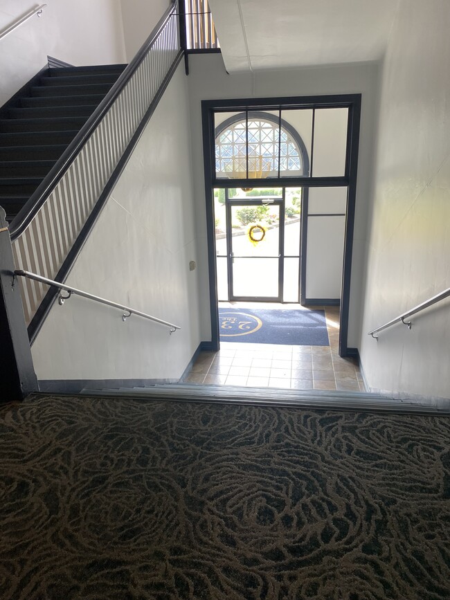 Common area - 231 Main St