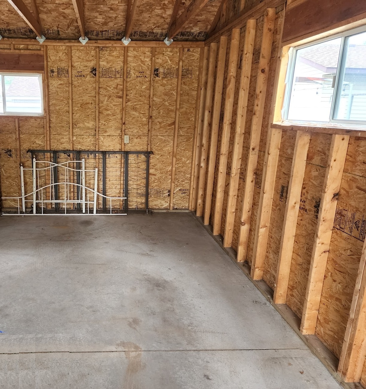 Garage - 2432 Prais St