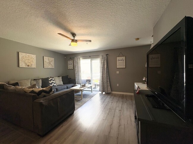 Building Photo - Fantastic 3 BR Townhome in Gated Winter Springs community with Pool and great schools