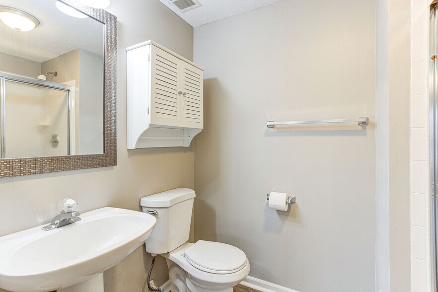 Building Photo - 624 Jupiter Hills Court