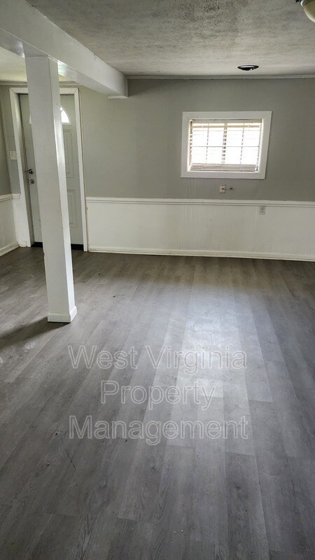 Building Photo - 132 S Hill St