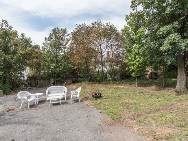 Building Photo - 21 York Ave