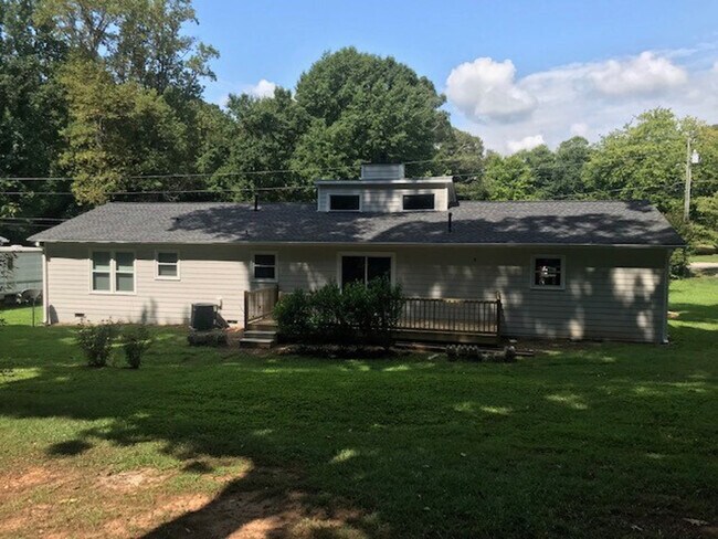 Building Photo - 1565 Pinebreeze Dr