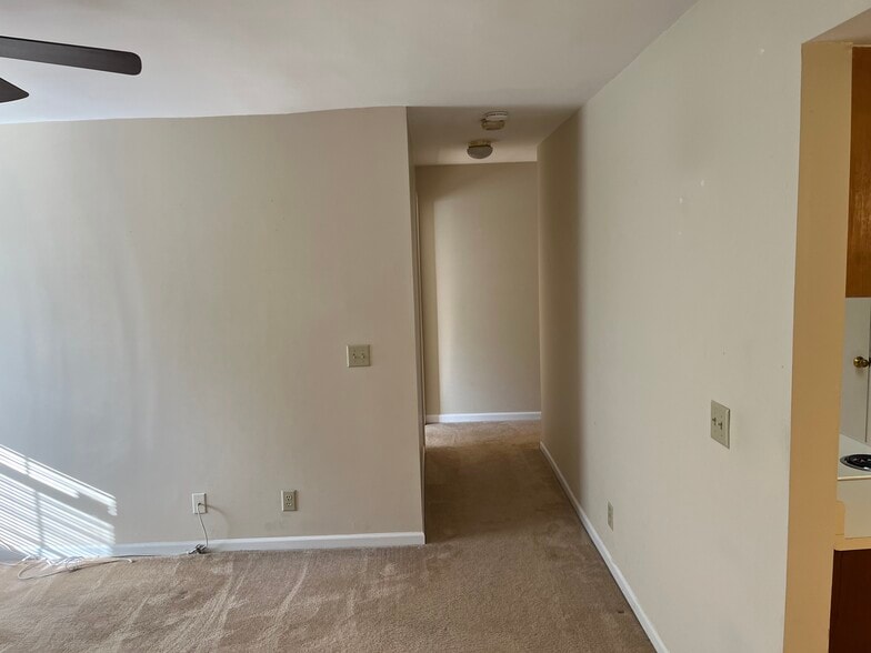 Hallway - 5701 Chapman Mill Dr