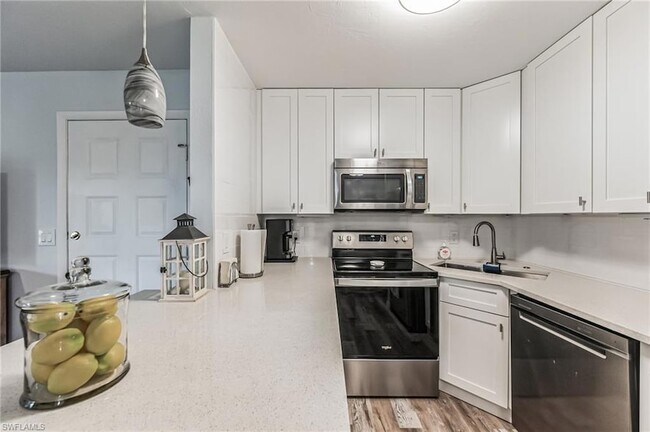 Building Photo - 8081 S Woods Cir