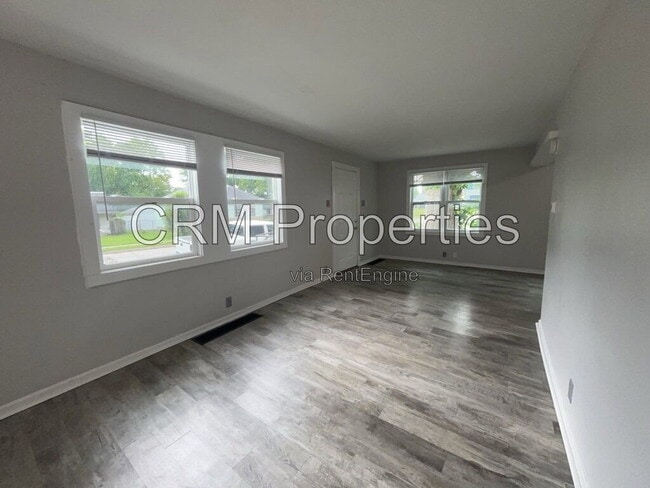 Building Photo - 714 E Vaile Ave