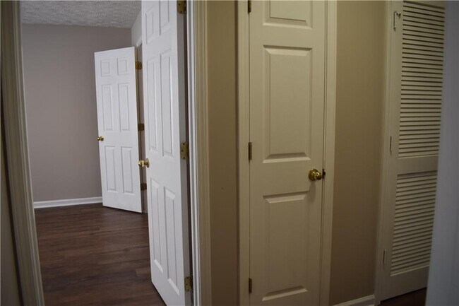 Building Photo - 610 Durham Ridge Dr NW