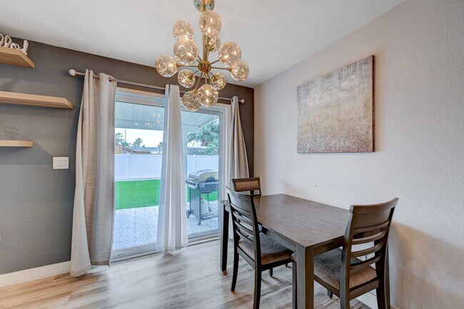 Building Photo - Fully Furnished or Unfurnished 3 BR / NO HOA