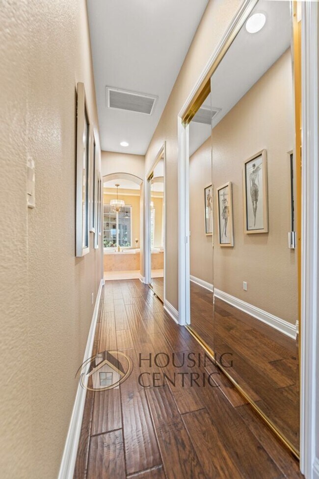 Building Photo - Executive Gated Serrano Golf-Course Home with Views of the 16th Hole!