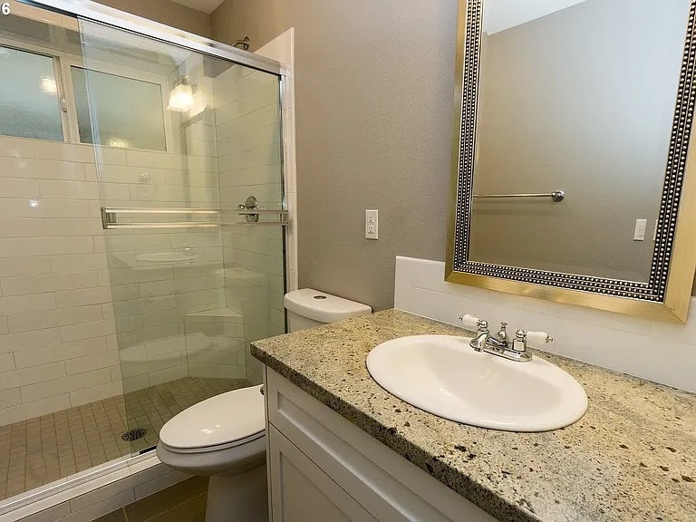 Bath - 5050 NE 8th Ave