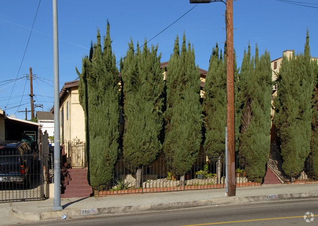 Primary Photo - 715 Evergreen Ave