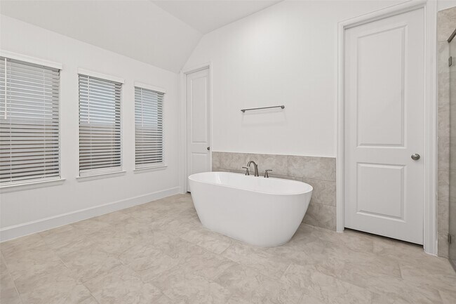 Building Photo - 1132 Beals Crk St