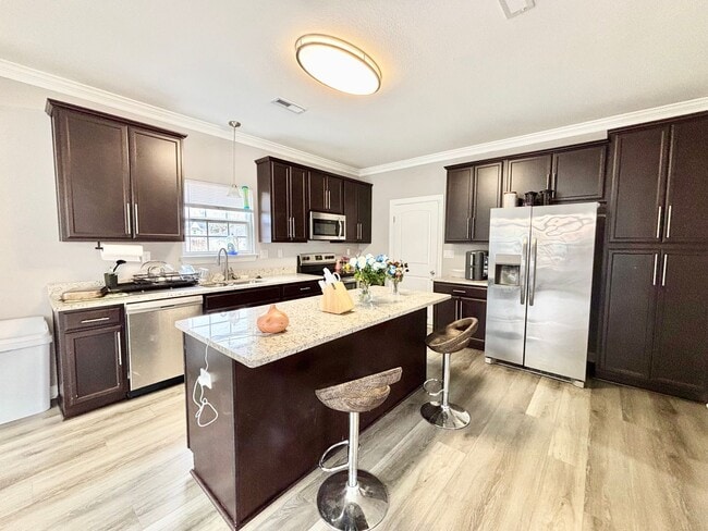 Building Photo - Gorgeous Open Concept 4 Bedroom Home in Portsmouth!