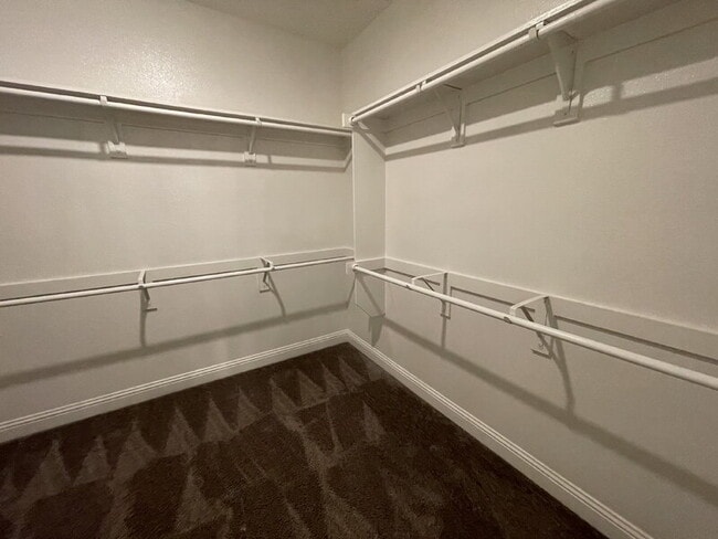 Building Photo - 281 Giddings Trl